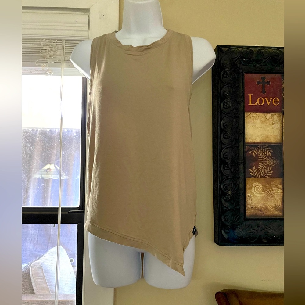 Koral tan Curved Hem Racerback tank